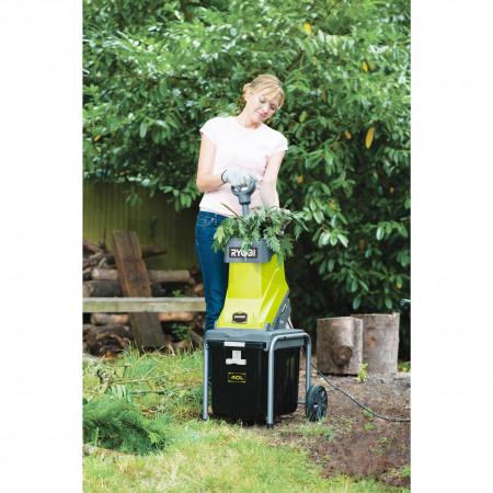 RYOBI RSH2545B 2500W Elektrický rázový drtič/mulčovač, řezná kapacita 45mm 5133002512
