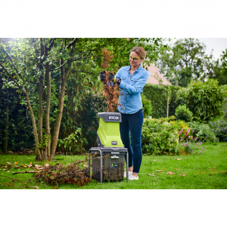 RYOBI RSH2545B 2500W Elektrický rázový drtič/mulčovač, řezná kapacita 45mm 5133002512