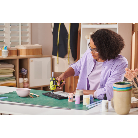 RYOBI RGLU4 USB Lithium™ tavná pistole 5133006714