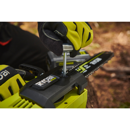 RYOBI RY36THCSX30A 36V MAX POWER bezuhlíková řetězová pila s horní rukojetí a délkou lišty 30 cm (1 x 4,0Ah) 5133006619