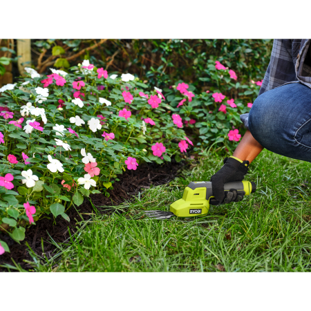 RYOBI RY4CGSA-120 4V USB Lithium nůžky na keře 5133006740