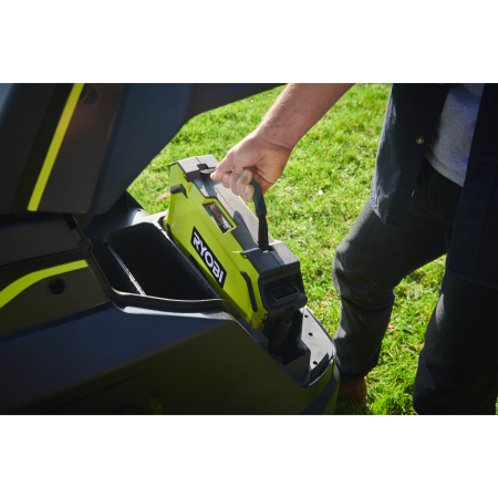RYOBI RY72TMX117 72V Bezuhlíkový zahradní rider, šířka záběru 117 cm 5133006303