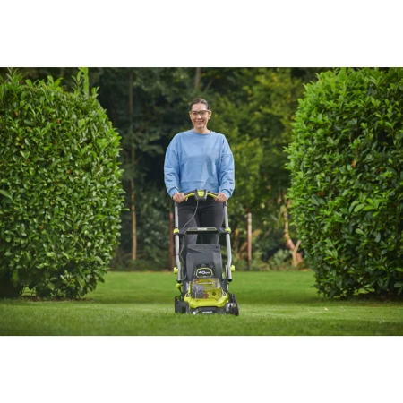 RYOBI RY18LMX40C-240 18V ONE+ Akumulátorová sekačka na trávu, šířka záběru 40 cm (2 x 4,0 Ah) 5133006290