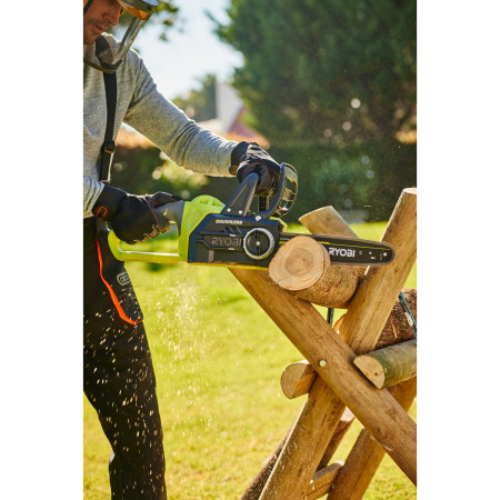 RYOBI OCS1830 18V Bezuhlíková akumulátorová řetězová pila, délka lišty 30cm 5133002829